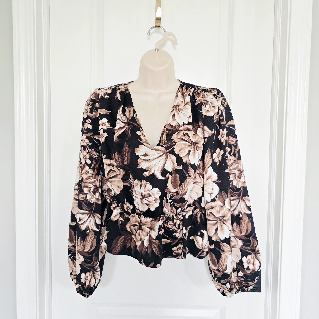 Express Black Brown Floral V-Neck Blouse Sz Medium Worn 1x